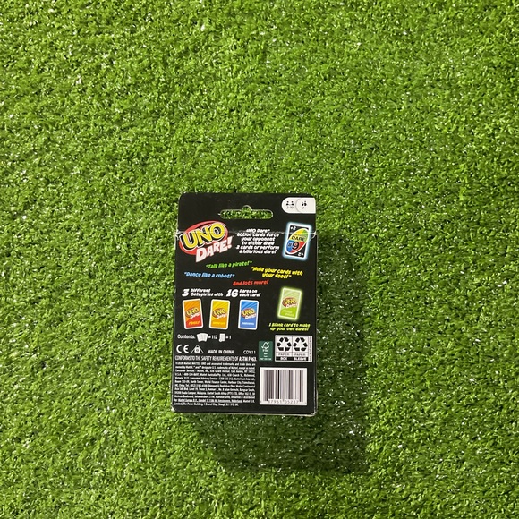 Mattle Games UNO Dare Family Game Night Card Game - Picture 5 of 6